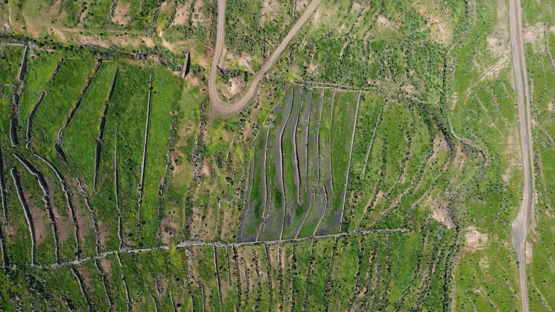 Paisaje agrario visto desde el aire para análisis territorial de expropiaciones